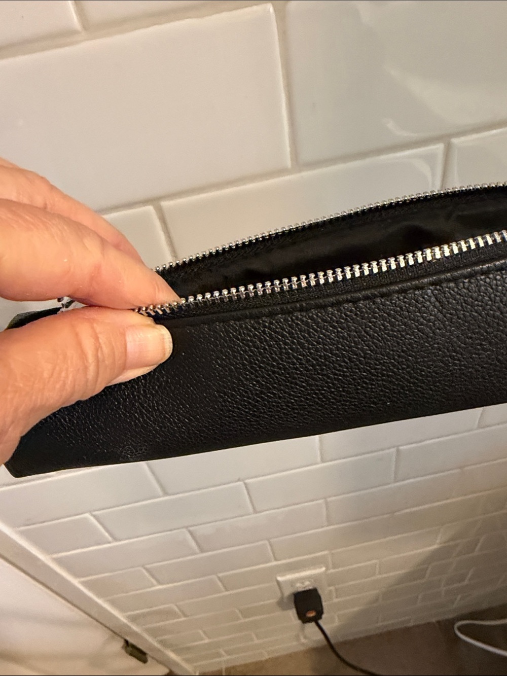TYMO Porta Portable Hair Straightening Brush - Black - Picture 3 of 8